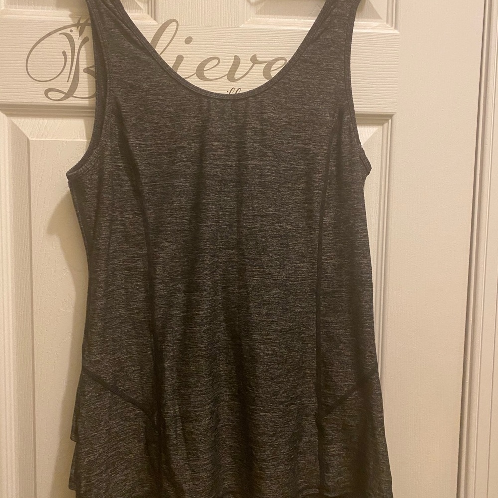 Woman’s lululemon top